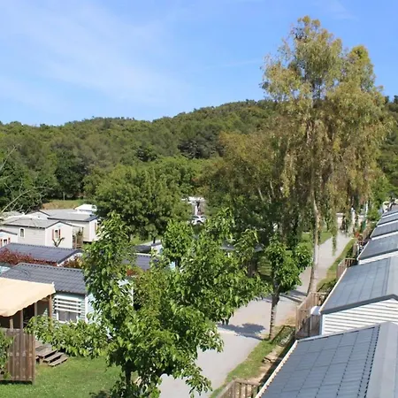 Camping Confortable Avec Terrasse - Api-1-52-320 *